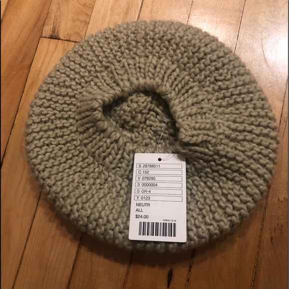 NWT Urban Outfitters Knit Beret - Picture 2 of 2